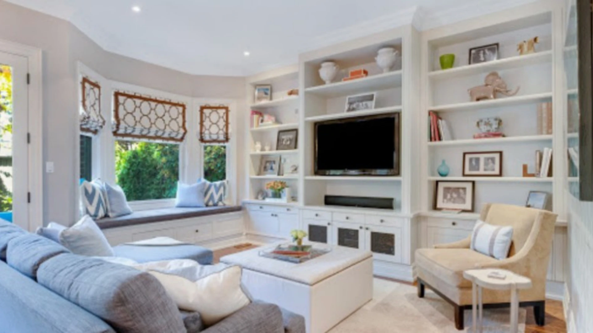 Living Areas That Encourage Relaxation and Social Interaction