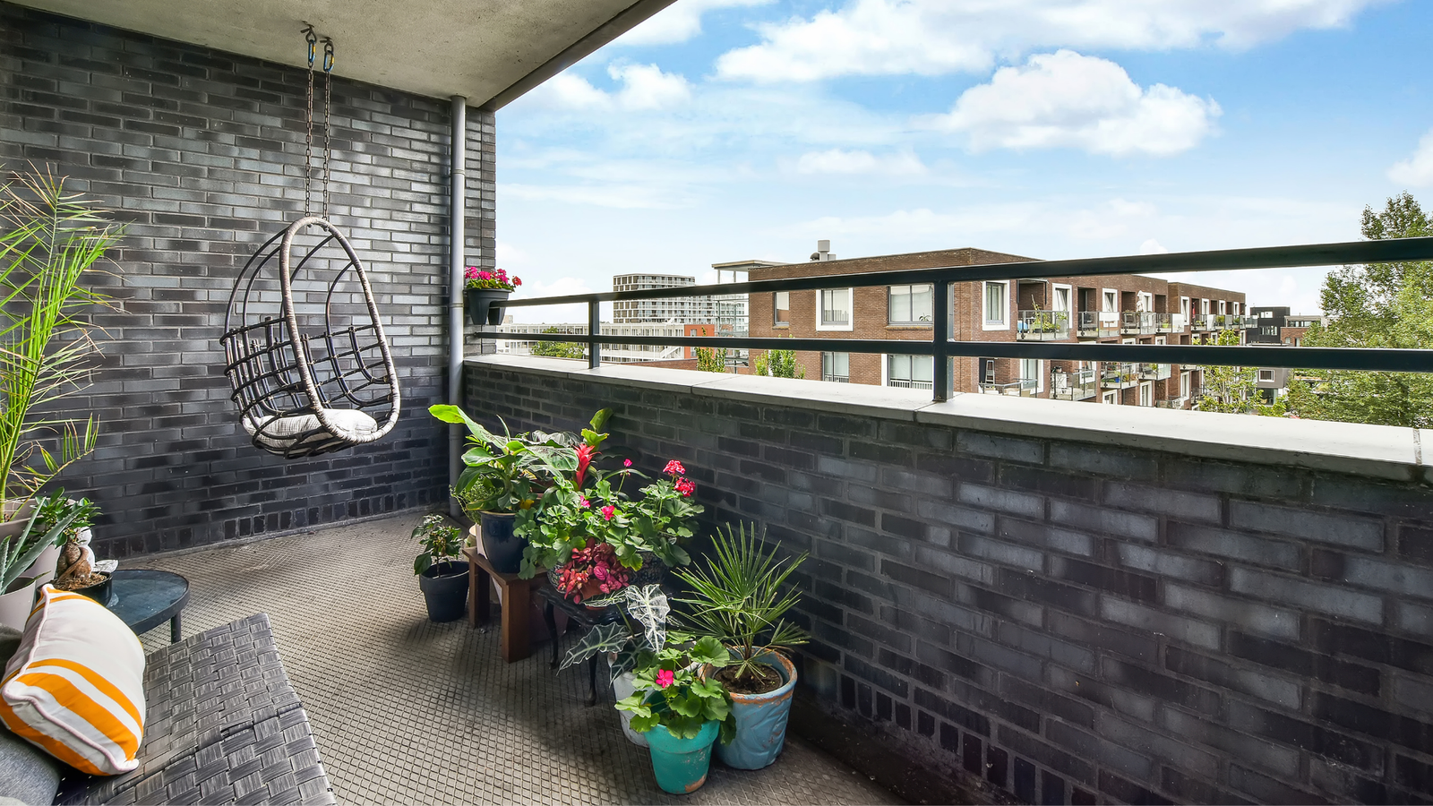 Balcony Makeover Ideas for Urban Apartments
